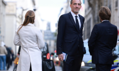 Le candidat social-démocrate à l'élection présidentielle, Raphaël Glucksmann à Paris, le 22 octobre 2026 ( AFP / Kenzo TRIBOUILLARD )