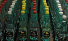 Des bouteilles d'eau pétillante Badoit, une marque du groupe Danone. (© AFP / E. Piermont)