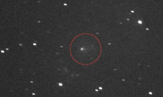 Image fournie par la Nasa le 19 novembre 2025 de la comète 3I/ATLAS, entourée au centre, vue via l'imageur L’LORRI de la sonde Lucy de la Nasa ( NASA / NASA )