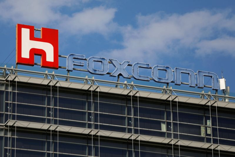 FIAT CHRYSLER ET FOXCONN PROJETTENT UNE COENTREPRISE DE VOITURES ÉLECTRIQUES