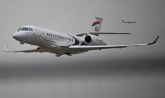 Le Falcon 6X, le 19 juin 2023 lors du Salon International de l'Aéronautique et de l'Espace (SIAE) de Paris-Le Bourget. ( AFP / EMMANUEL DUNAND )