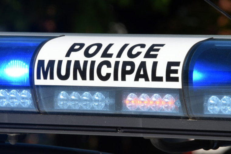 Le conseil municipal de Brest, dernière grande ville de France à ne pas être dotée d'une police municipale, a approuvé vendredi la création d'une telle force ( AFP / DENIS CHARLET )