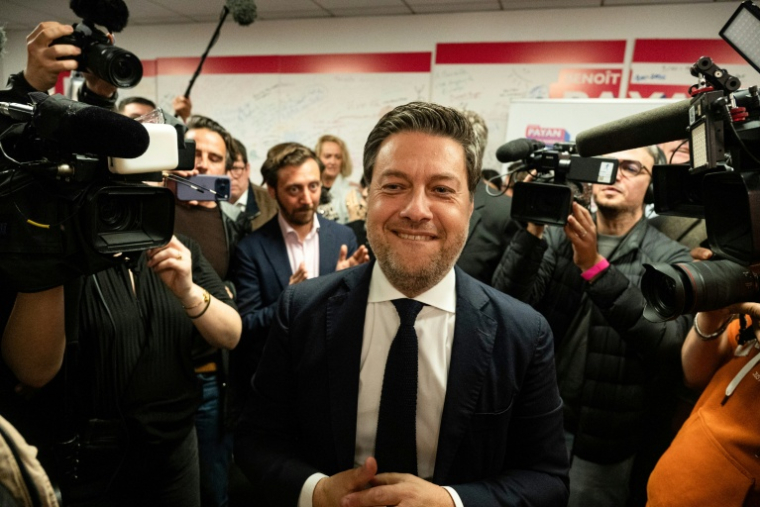 Benoît Payan, maire sortant de Marseille et candidat à sa réélection, célèbre sa victoireau 2etour des municipales à Marseille, le 22 mars 2026 dans les Bouches-du-Rhône ( AFP / Elodie CLEMENT )