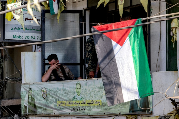 Dans le camp de réfugiés palestiniens de Bourj al-Barajneh, dans le sud de Beyrouth, lors du lancement des remise d'armes de factions palestiniennes aux autorités libanaises, le 21 août 2025 ( AFP / Anwar AMRO )
