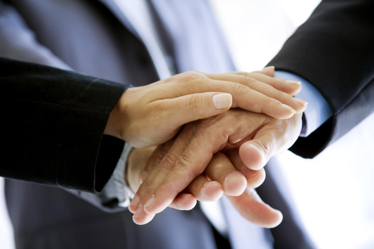 Véritable pilier de la transmission d’entreprise en France, le Pacte Dutreil permet de bénéficier d’un abattement fiscal de 75% sur les droits de mutation. Cependant, la loi de finances pour 2026 vient d’apporter des ajustements notables ( crédit photo : Getty Images/iStockphoto )