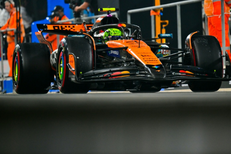 Le pilote britannique Lando Norris (McLaren) lors de la séance de qualifications du Grand Prix d'Abou Dhabi de Formule 1 sur le circuit de Yas Marina le 6 décembre 2025. ( AFP / Andrej ISAKOVIC )