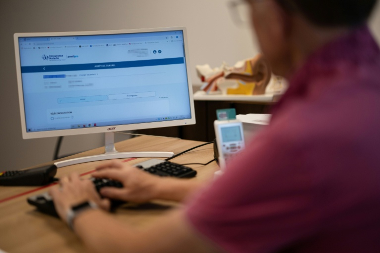 Le dossier médical partagé, l'outil mal aimé qui provoque la colère des médecins libéraux ( AFP / Fred TANNEAU )