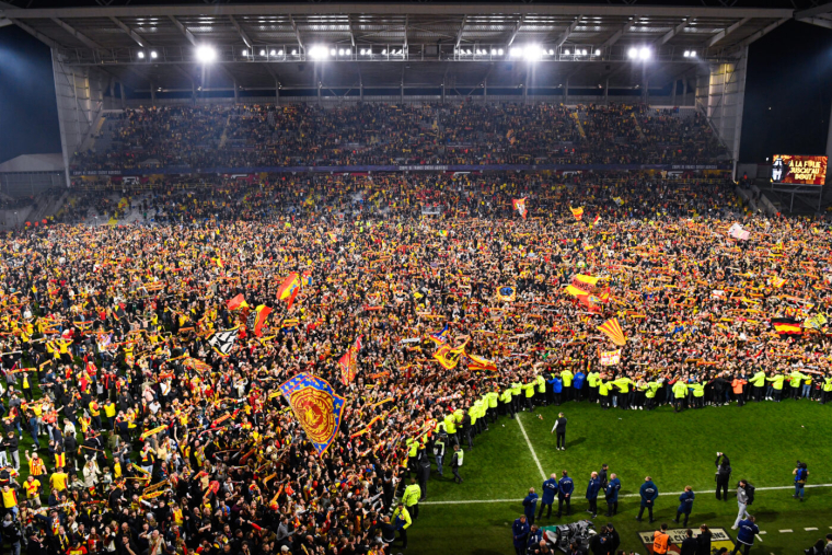 Faut-il envahir une pelouse avant de gagner un trophée ?