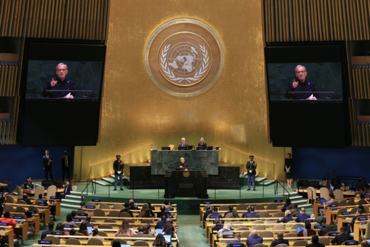 Le président iranien Massoud Pezeshkian lors de la 81e session de l'Assemblée générale des Nations unies à New York, le 23 septembre 2026 ( AFP / TIMOTHY A. CLARY )