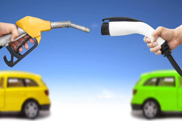 Comment choisir sa voiture hybride ? / iStock.com - Tomwang112