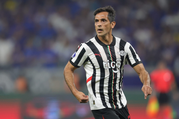 MG - BELO HORIZONTE - 09/26/2024 - SOUTH AMERICAN CUP 2024, CRUZEIRO x LIBERTAD - Roque Santa Cruz, Libertad player during the match against Cruzeiro at the Mineirao stadium for the 2024 South American Cup championship. Photo: Gilson Lobo/AGIF (Photo by Gilson Lobo/AGIF/Sipa USA)   - Photo by Icon Sport