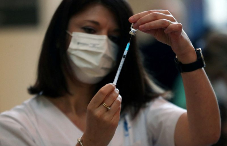 CORONAVIRUS: ISRAËL ENVISAGE DE PROPOSER UNE QUATRIÈME DOSE DU VACCIN À TOUS LES ADULTES