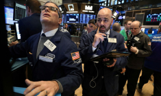 WALL STREET OUVRE EN HAUSSE