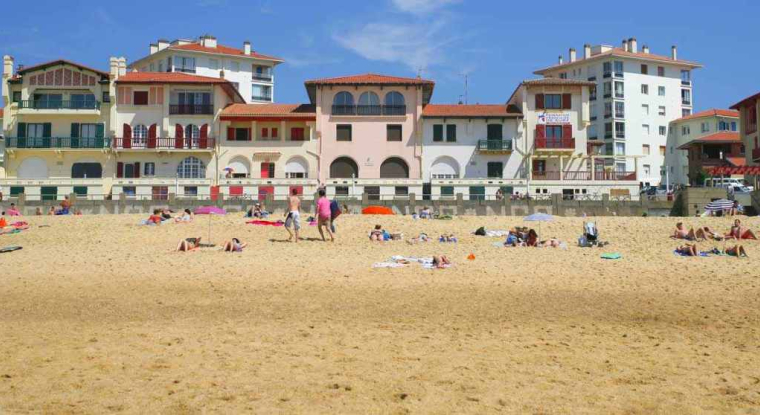 Les vacances sont encore incertaines, alors que faire des réservations déjà prises. (© DR)