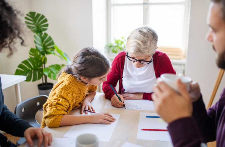 Avec un peu de créativité et de temps, il est possible de créer soi-même ses jeux de société. ( crédit photo : Getty Images )