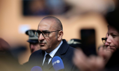 Le ministre de l'Intérieur, Laurent Núñez, s'adresse à la presse dans le quartier de Port-Boyer, au lendemain d'une fusillade qui a tué un adolescent de 15 ans, le 15 mai 2026 à Nantes ( AFP / FRED TANNEAU )