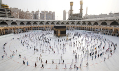 CORONAVIRUS: L'ARABIE INTERDIT LE PÈLERINAGE À LA MECQUE AUX ÉTRANGERS