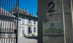 Les discussions commerciales sino-américaines se poursuivent à huis dans une résidence diplomatique suisse à Genève le 11 mai 2025 ( AFP / Fabrice COFFRINI )
