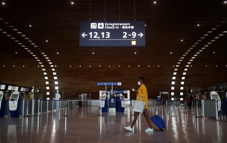 CHUTE DE 89% DU TRAFIC PASSAGERS AÉRIEN EN FÉVRIER, PAS DE SIGNE DE REPRISE, SELON L'IATA