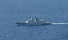 Un navire identifié par les garde-côtes philippins comme appartenant à la marine chinoise, près du récif de Scarborough en mer de Chine méridionale, le 15 juin 2026 ( AFP / Jam STA ROSA )