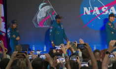 De retour de la Lune, l'équipage d'Artemis II appelle à l'unité sur Terre