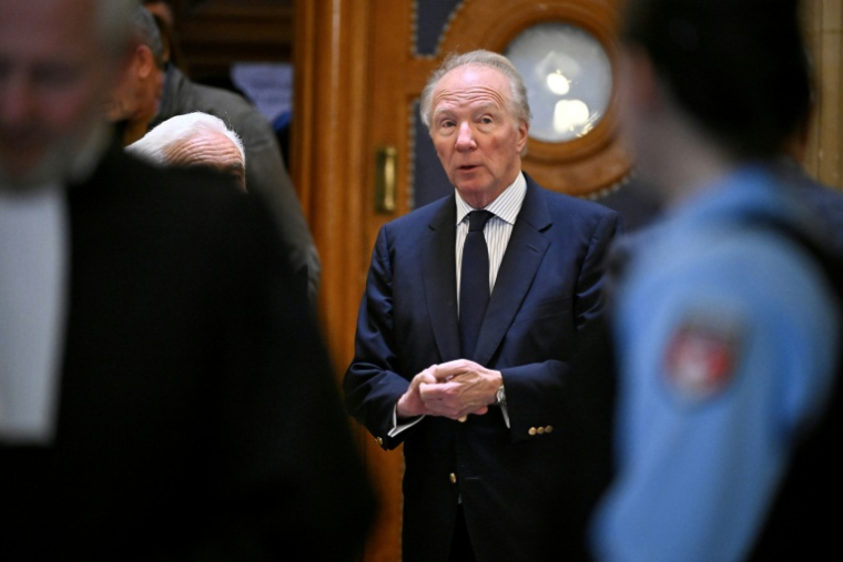 L'ex-ministre de l'Intérieur Brice Hortefeux le 16 mars 2026 au procès en appel de Nicolas Sarkozy dans l'affaire du financement libyen, à Paris  ( AFP / JULIEN DE ROSA )