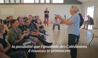 Nouvelle-Calédonie: vifs échanges entre Le Pen et les habitants du Mont-Dore