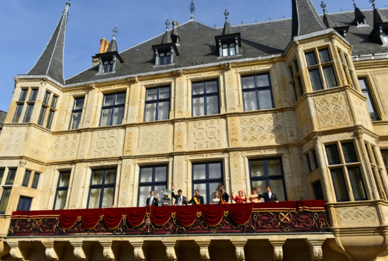 De grandes foules se sont rassemblées pour célébrer le mariage du prince Guillaume de Luxembourg et de la comtesse Stéphanie de Lannoy en 2012 ( BELGA / BENOIT DOPPAGNE )