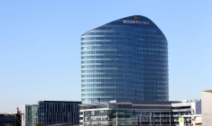 La tour Sequana, siège social d'Accor, à Issy-les-Moulineaux. (Crédit:  / Wikimedia Commons)