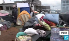 Ukraine : l'armée russe bombarde Kharkiv et resserre l'étau sur Kiev