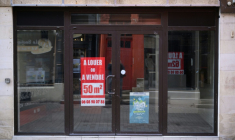 Une boutique fermée à Bourges, le 9 janvier 2026 dans le Cher ( AFP / Loic VENANCE )