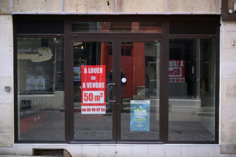 Une boutique fermée à Bourges, le 9 janvier 2026 dans le Cher ( AFP / Loic VENANCE )