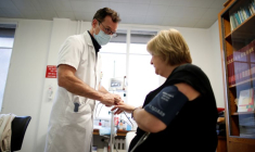 CORONAVIRUS: LA FRANCE RECENSE 17.565 NOUVEAUX CAS EN 24 HEURES