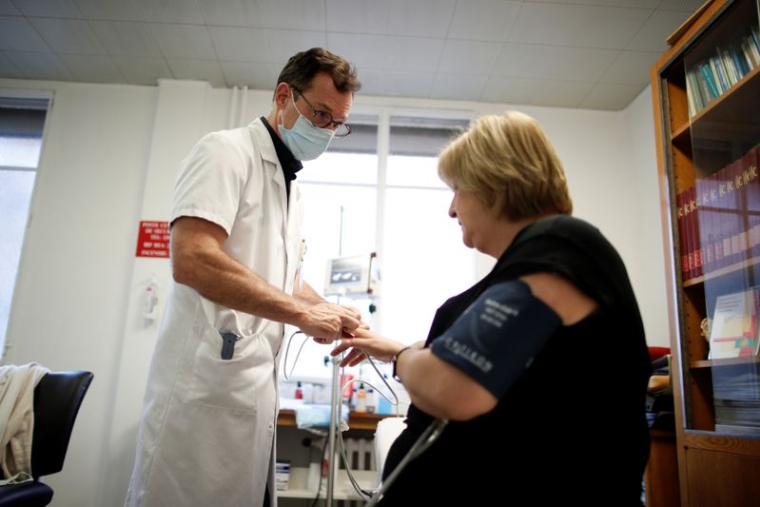 CORONAVIRUS: LA FRANCE RECENSE 17.565 NOUVEAUX CAS EN 24 HEURES