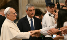 Le pape Léon XIV rencontre des fidèles au Vatican le 29 juillet 2025 ( AFP / Alberto PIZZOLI )
