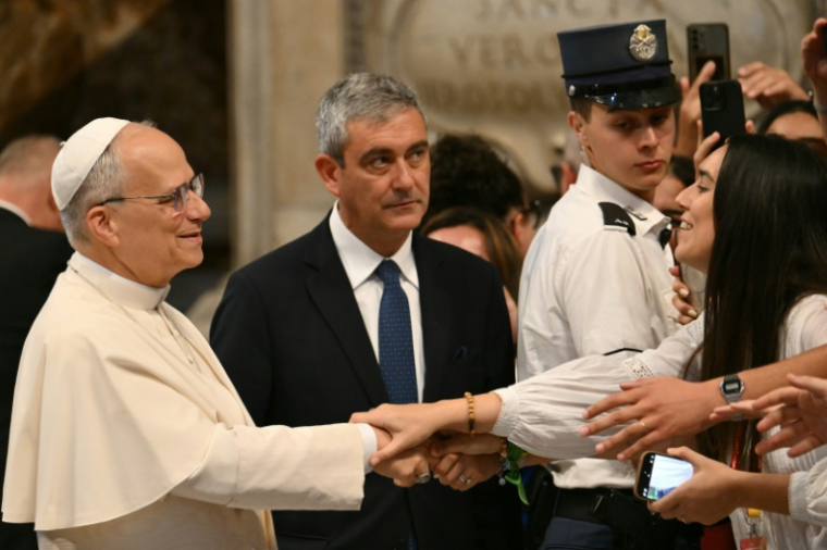 Le pape Léon XIV rencontre des fidèles au Vatican le 29 juillet 2025 ( AFP / Alberto PIZZOLI )