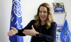 Amy Pope, directrice générale de l'Organisation internationale pour les migrations (OIM), lors d'un entretien avec l'AFP à Rabat, le 21 octobre 2025 au Maroc ( AFP / Abdel Majid BZIOUAT )