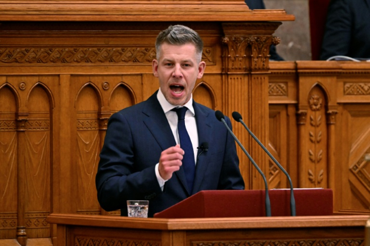 Prestation de serment du nouveau Premier ministre hongrois, Peter Magyar, devant le Parlement à Budapest, le 9 mai 2026 ( AFP / Attila KISBENEDEK )