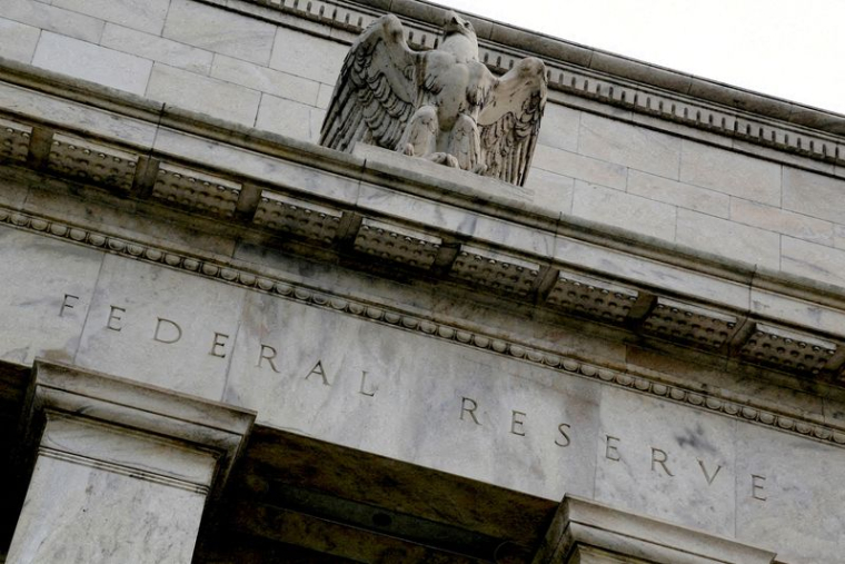 Un aigle surmonte la façade du bâtiment de la Réserve fédérale américaine à Washington