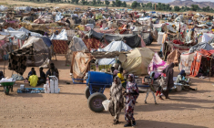 Déplacés soudanais ayant fui El-Facher, dans le camp de Um Yanqur, en périphérie de Tawila, le 3 novembre 2025 ( AFP / - )