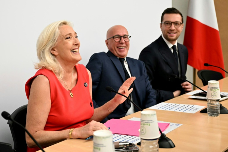 Marine Le Pen, Eric Ciotti et Jordan Bardella, à l'Assemblée nationale à Paris, le 28 juin 2025 ( AFP / Julie SEBADELHA )