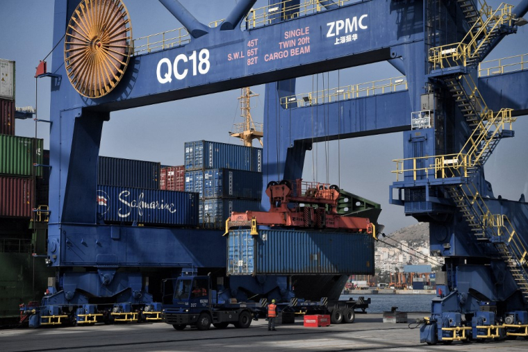 Le port autonome du Pirée a été en partie racheté par le chinois Cosco Shipping en 2016 (illustration) ( AFP / LOUISA GOULIAMAKI )
