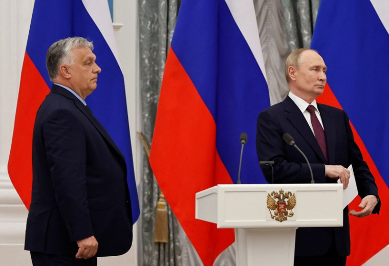 Viktor Orban et Vladimir Poutine lors d'une conférence de presse à Moscou.