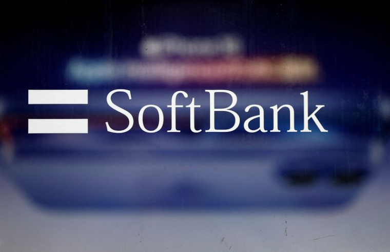 Le logo de SoftBank dans une boutique de la société à Tokyo