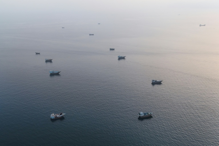 Des bateaux ancrés près du détroit d'Ormuz, au large d'Oman, le 27 juin 2026 ( AFP / - )