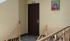 Une photo prise le 18 décembre 2025 de la porte de la chambre 315 du GV Hotel, à Davao City, sur l'île de Mindanao dans le sud des Philippines, où ont séjourné le père et le fils qui ont mené l'attentat antisémite de Sydney en Australie ( AFP / Ferdinandh CABRERA )