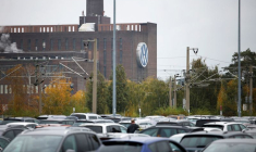 Un bâtiment d'usine au siège de Volkswagen est photographié