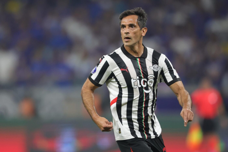 À 44 ans, Roque Santa Cruz se trouve un nouveau club