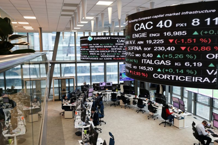 La bourse Euronext dans le quartier d'affaires de La Défense à Paris