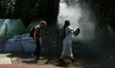 Brumisation dans un parc de Pantin en Seine-Saint-Denis, au nord-est de Paris, le 28 juin 2026 ( AFP / Charlotte SIEMON )